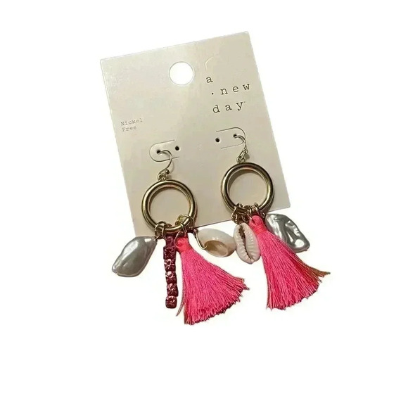 Cowrie Shell Open Hoop Pink Earrings A New Day NWT - Picture 5 of 6